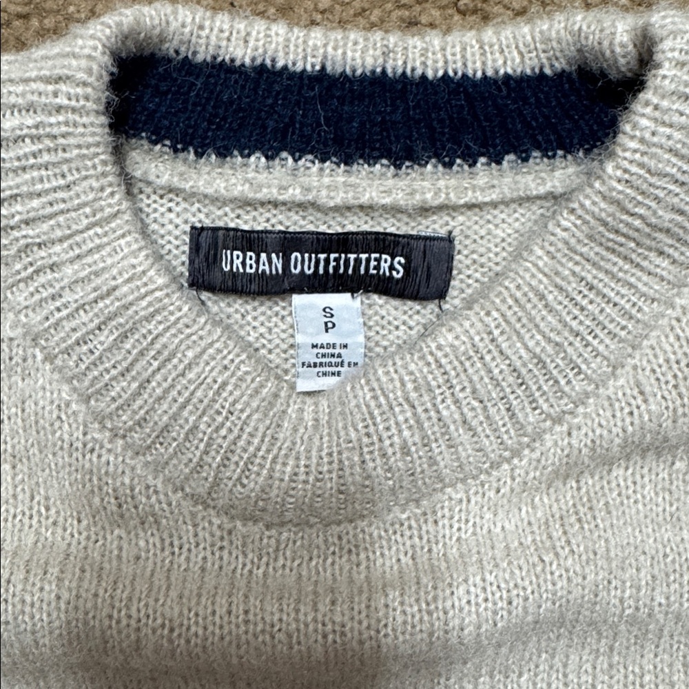 Men’s Urban Outfitters sweater. Small - Picture 3 of 5